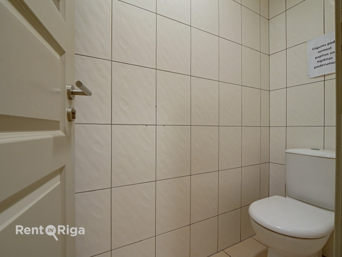Telpas puspagraba stāvā un Baznīcas un Lāčplēša ielu stūra.  Telpu kods 1264 - Rīga - foto 9