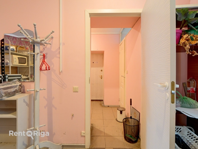 Mazas tirdzniecības vai ielas biroja telpas.  Īpašums sastāv no vienas šauras, garas telpas Rīga - foto 6