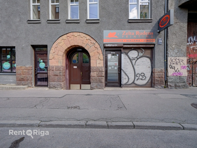 Mazas tirdzniecības vai ielas biroja telpas.  Īpašums sastāv no vienas šauras, garas telpas Rīga - foto 10