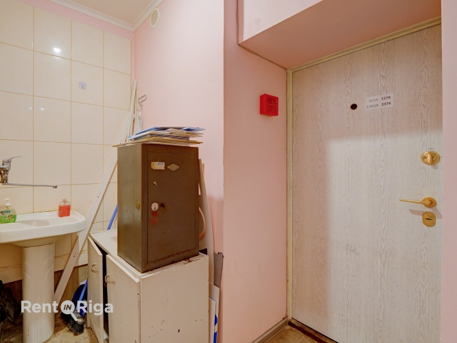 Mazas tirdzniecības vai ielas biroja telpas.  Īpašums sastāv no vienas šauras, garas telpas Rīga - foto 7