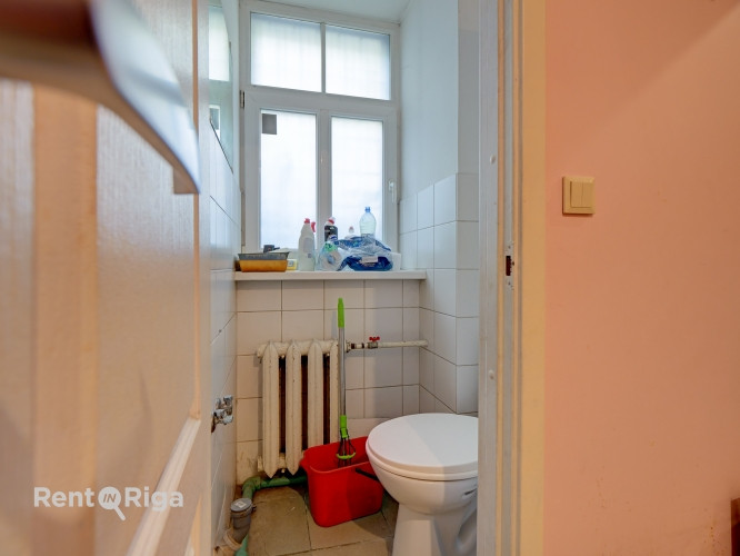 Mazas tirdzniecības vai ielas biroja telpas.  Īpašums sastāv no vienas šauras, garas telpas Rīga - foto 8
