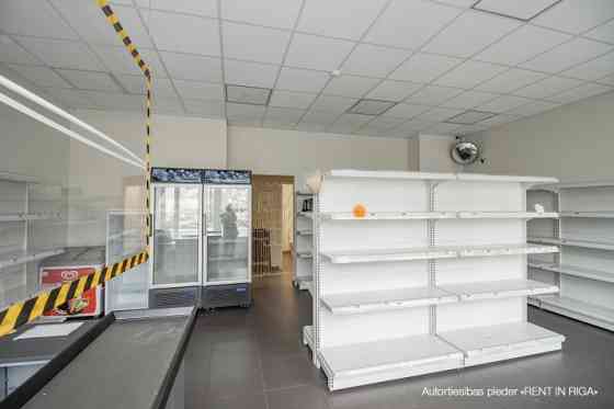 Коммерческое помещение под продуктовый магазин с большими витринами.  Удобное Rīga