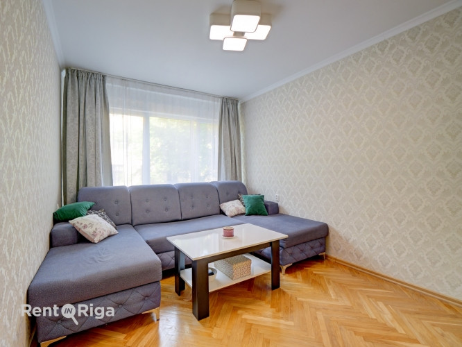 Mājīgs 3 istabu dzīvoklis zaļajā Zvaigžņu ielā.   Izīrēšanai tiek piedāvāts kluss un Rīga - foto 1