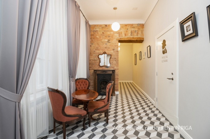 Tiek izīrēti gaumīgi iekārtoti apartamenti Vecrīgā. Piedāvājums ir spēkā laikā periodā Rīga - foto 8