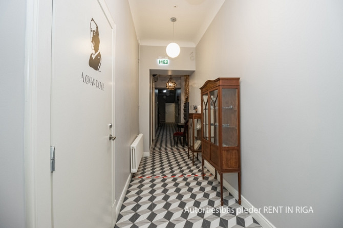 Tiek izīrēti gaumīgi iekārtoti apartamenti Vecrīgā. Piedāvājums ir spēkā laikā periodā Rīga - foto 7
