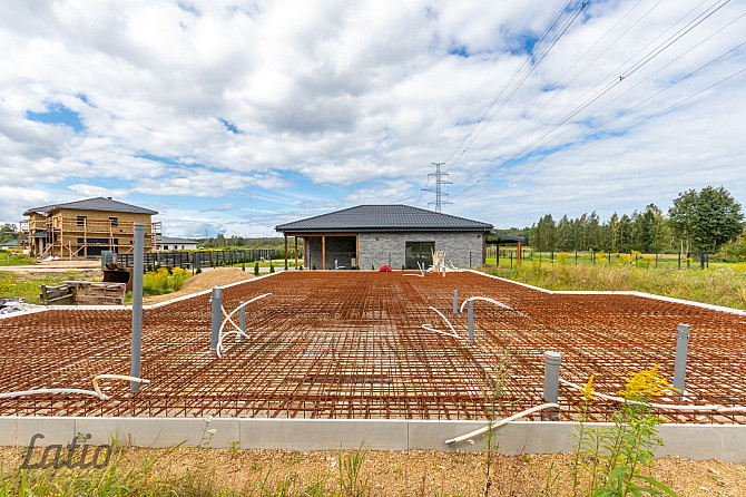 Pārdod zemesgabalu ar vienstāvu privātmājas projektu (ir būvatļauja) un pamatiem - ir Rīgas rajons - foto 2