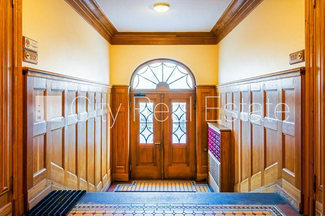 Fasādes māja, renovēta māja, ir lifts, kāpņu telpa pēc kapitālā remonta, guļamistabu Rīga - foto 19