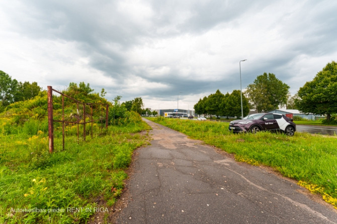 Iespēja realizēt automazgātuves projektu  nomai pieejams lieliski izvietots zemesgabals Ulbrokas Rīga - foto 1