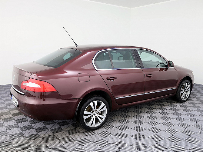 Skoda Superb Highline ATM 2.0 TDI 125kW Таллин - изображение 3