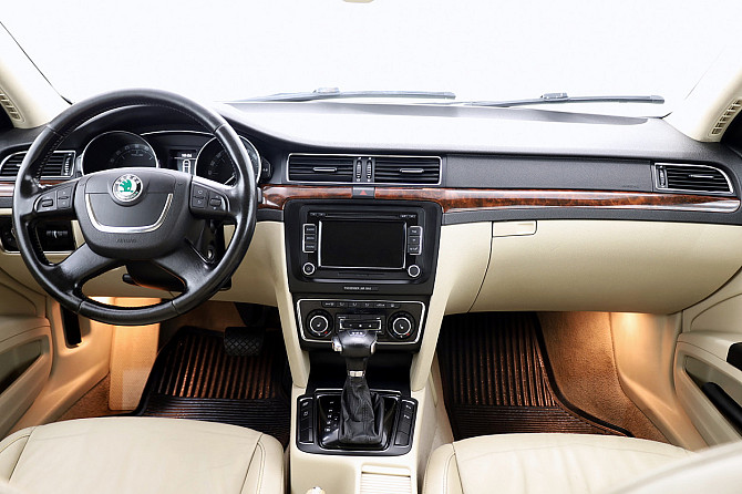 Skoda Superb Highline ATM 2.0 TDI 125kW Таллин - изображение 5