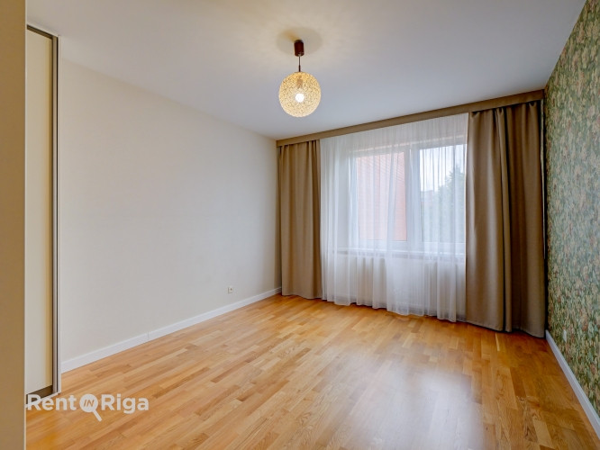 Izīrē 3 istabu dzīvokli lieliskā lokācijā  Purvciemā!  Tiek piedāvāts gaišs un Rīga - foto 8