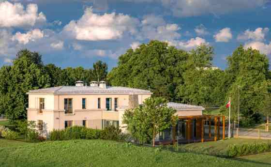 Продается дом с 4 спальнями "Villa Helenia" в проекте "Mežaparks Residence" - улица Кеlnes 8. Рига