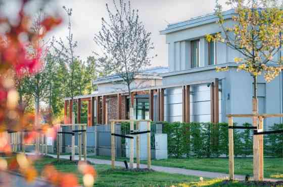 Продается дом с 4 спальнями "Villa Helenia" в проекте "Mežaparks Residence" - улица Кеlnes 8. Рига