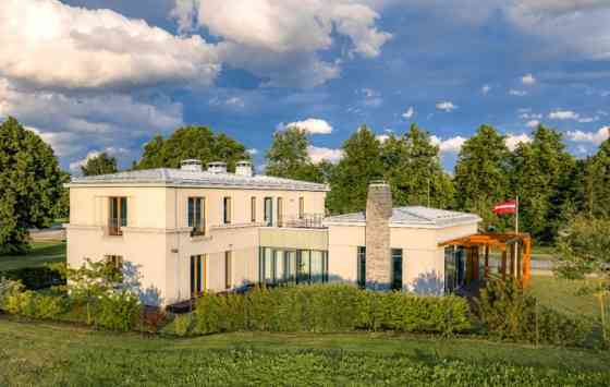Продается дом с 4 спальнями "Villa Helenia" в проекте "Mežaparks Residence" - улица Кеlnes 8. Рига