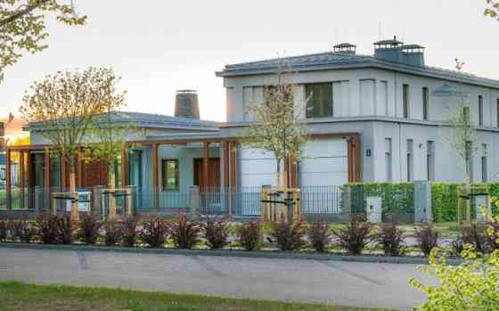Продается дом с 4 спальнями "Villa Helenia" в проекте "Mežaparks Residence" - улица Кеlnes 8. Рига