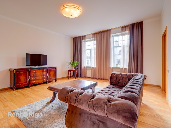 Pārdod elegantu 5istabu dzīvokli Rīgas Klusajā centrā  vēstniecību rajonā  Plašs, gaišs Rīga - foto 5