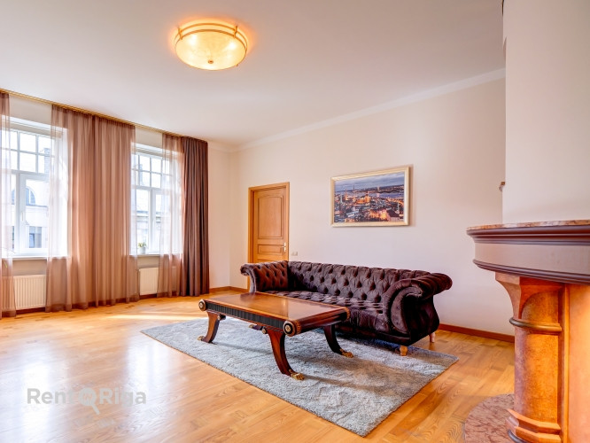 Pārdod elegantu 5istabu dzīvokli Rīgas Klusajā centrā  vēstniecību rajonā  Plašs, gaišs Rīga - foto 2