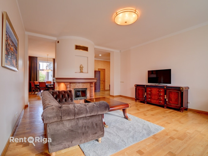 Pārdod elegantu 5istabu dzīvokli Rīgas Klusajā centrā  vēstniecību rajonā  Plašs, gaišs Rīga - foto 4