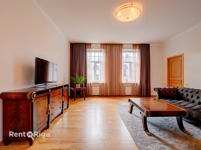 Pārdod elegantu 5istabu dzīvokli Rīgas Klusajā centrā  vēstniecību rajonā  Plašs, gaišs Rīga - foto 1