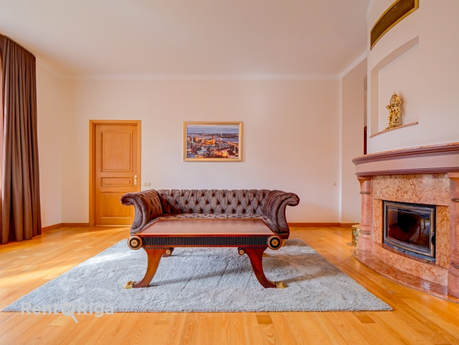 Pārdod elegantu 5istabu dzīvokli Rīgas Klusajā centrā  vēstniecību rajonā  Plašs, gaišs Rīga - foto 3