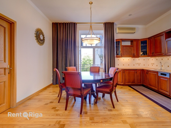Pārdod elegantu 5istabu dzīvokli Rīgas Klusajā centrā  vēstniecību rajonā  Plašs, gaišs Rīga - foto 7