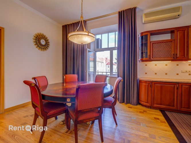 Pārdod elegantu 5istabu dzīvokli Rīgas Klusajā centrā  vēstniecību rajonā  Plašs, gaišs Rīga - foto 6