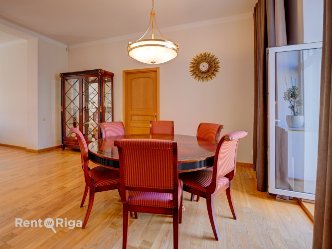 Pārdod elegantu 5istabu dzīvokli Rīgas Klusajā centrā  vēstniecību rajonā  Plašs, gaišs Rīga - foto 8