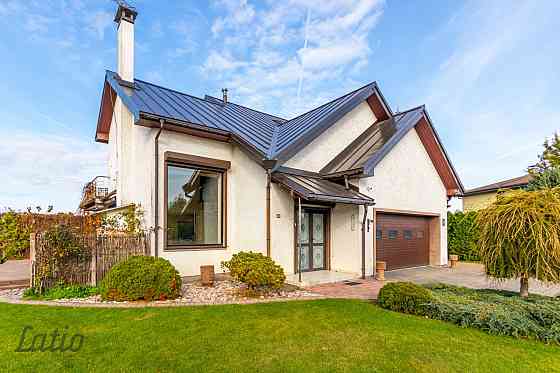 Pārdod privātmāju savrupmāju ciematā, slēgtā teritorijā. 

Labiekārtota, nožogota mājas teritorija,  Rīgas rajons