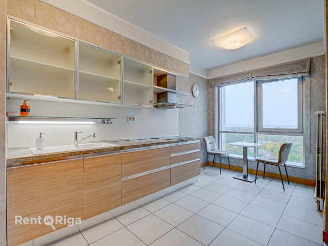 Gaišs un plašs dzīvoklis Panorama Plaza projektā  Īrei tiek piedāvāts moderns un mājīgs Rīga - foto 15