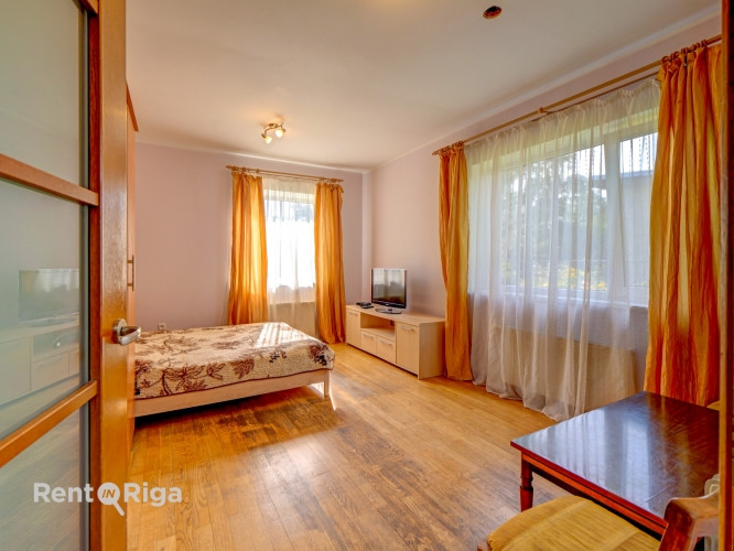 Pārdod plašu 2 stāvu ģimenes māju Dārziņos  Ideāla vieta, kur baudīt privātumu un lauku Rīga - foto 5
