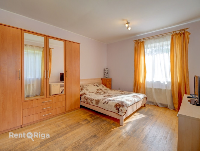 Pārdod plašu 2 stāvu ģimenes māju Dārziņos  Ideāla vieta, kur baudīt privātumu un lauku Rīga - foto 3