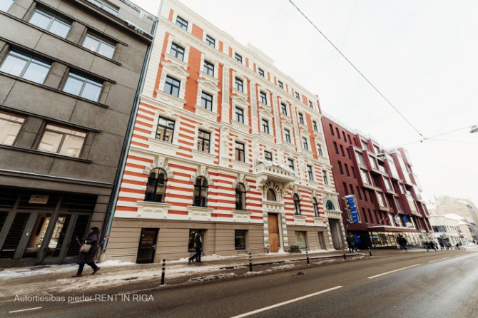 Piedāvājumā dzīvokļi ar pilnu apdari Rīgas centrā. Īpašumam divas ēkas fasādes un Rīga - foto 1