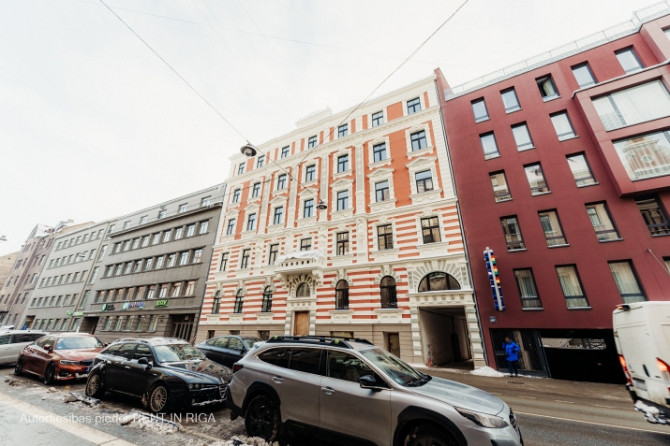 Piedāvājumā dzīvokļi ar pilnu apdari Rīgas centrā. Īpašumam divas ēkas fasādes un Rīga - foto 3
