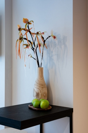 A modern and meticulously designed studio apartment is available for reservation at Ernesta Birzniek Рига - изображение 9