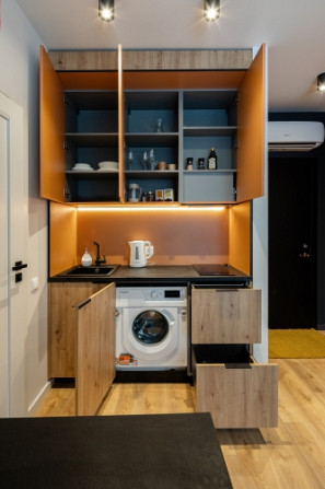 A modern and meticulously designed studio apartment is available for reservation at Ernesta Birzniek Рига - изображение 3