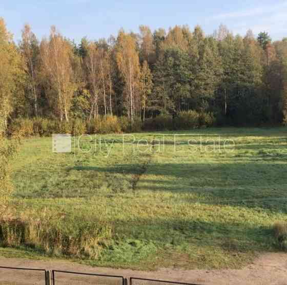 Новостройка, благоустроенная озеленённая территория, объект охраняет Rīga
