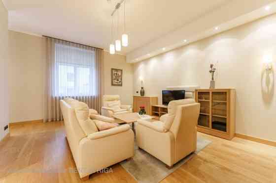 Spacious, fully furnished 2-room apartment in the Quiet Center.  Located on the 4th floor of a renov Rīga