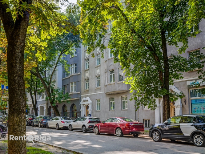 Plašs, pilnībā mēbelēts 2 istabu dzīvoklis Klusajā centrā.  Tas atrodas renovētas un labi Rīga - foto 11