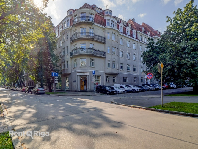 Plašs, pilnībā mēbelēts 2 istabu dzīvoklis Klusajā centrā.  Tas atrodas renovētas un labi Rīga - foto 10