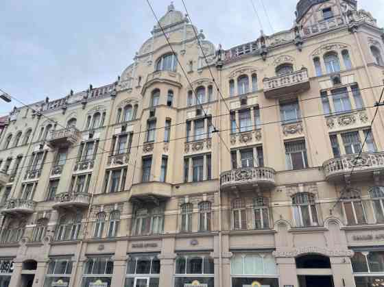 Продаётся солнечная и элегантная квартира в полностью отреставрированном Рига