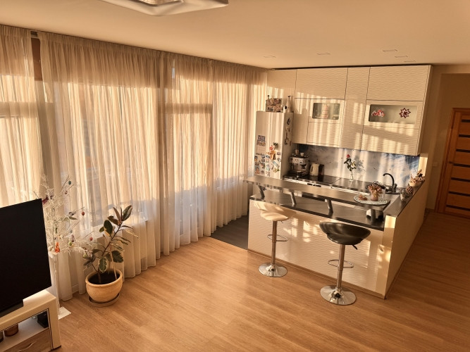 Pārdod 3-istabu dzīvokli jaunajā projektā VARAVĪKSNES NAMI  Piedāvājumā gaišs, mājīgs un Rīga - foto 7