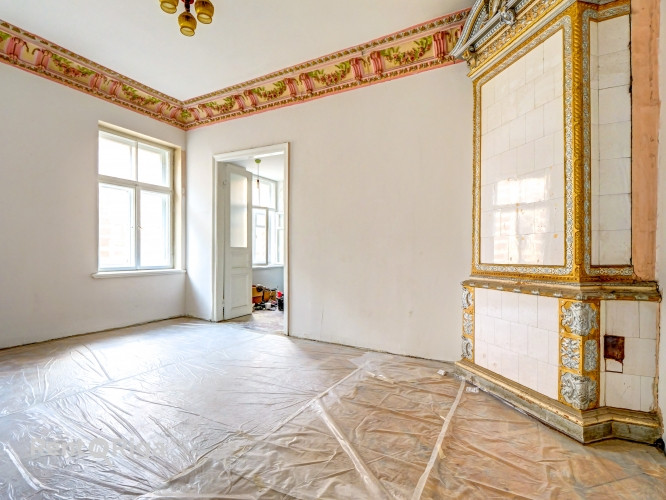 Iegādei pieejams divistabu dzīvoklis vēsturiskā ēka pašā centrā.  Šī ir lieliska Rīga - foto 1