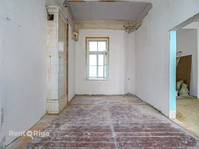 Iegādei pieejams divistabu dzīvoklis vēsturiskā ēka pašā centrā.  Šī ir lieliska Rīga - foto 4