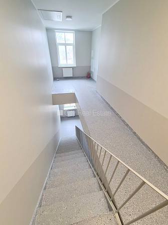 Zeme īpašumā, fasādes māja, renovēta māja, slēgts pagalms, ieeja no pagalma, kāpņu telpa Rīga - foto 6