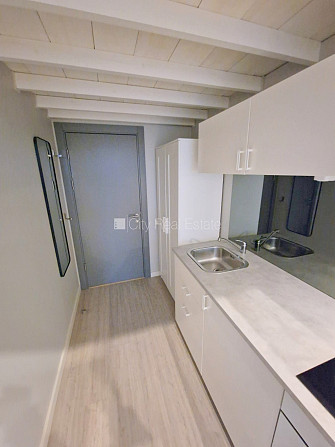 Fasādes māja, renovēta māja, ieeja no ielas, kāpņu telpa pēc kapitālā remonta, logi Rīga - foto 4