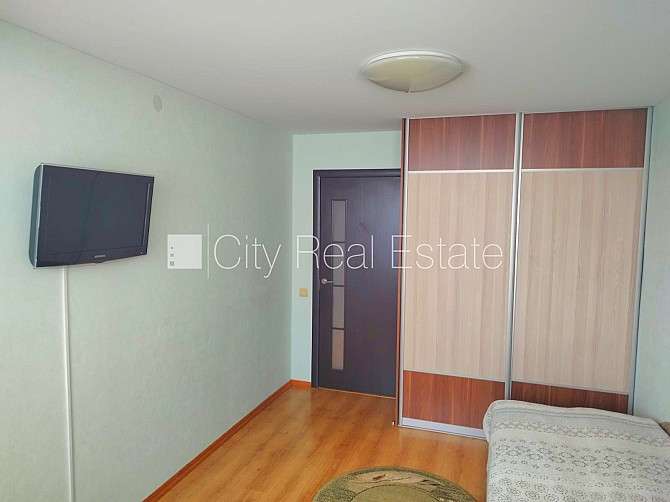 Renovēta māja, labiekārtots apzaļumots pagalms, vieta vairākām automašīnām, pagalmā Rīgas rajons - foto 8