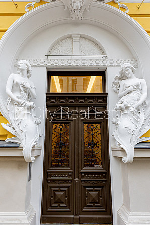 Fasādes māja, renovēta māja, uzstādīti saules enerģijas paneļi, slēgts pagalms, pazemes Rīga - foto 17