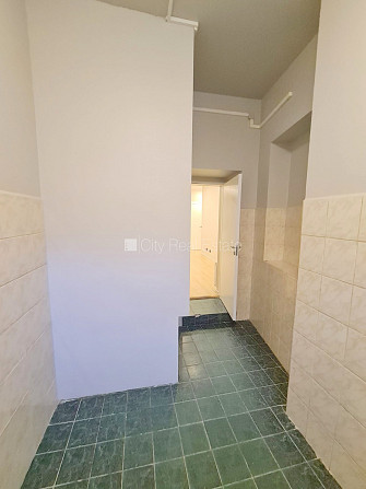 Pagalma ēka, renovēta māja, slēgts pagalms, ieeja no ielas un pagalma, ir lifts, kāpņu telpa Rīga - foto 18