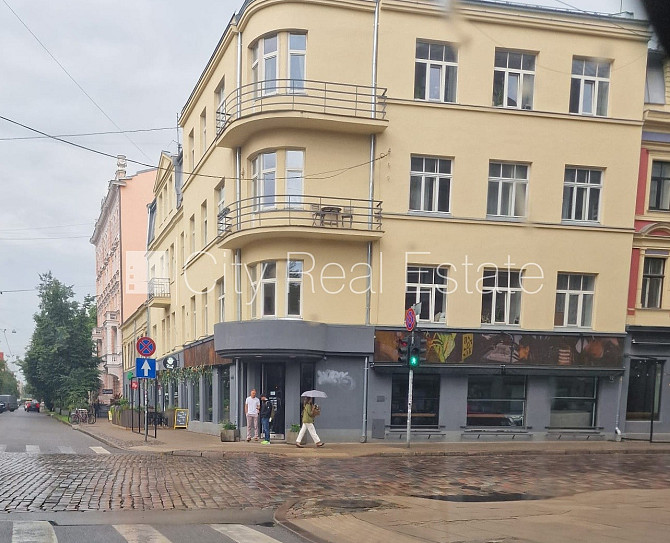 Fasādes māja, renovēta māja, ieeja no ielas, logi vērsti uz ielas pusi, virtuve, halle, Rīga - foto 5