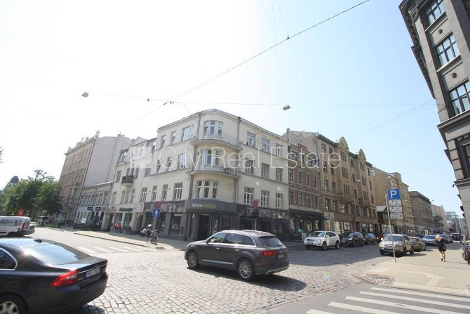 Fasādes māja, renovēta māja, ieeja no ielas, logi vērsti uz ielas pusi, virtuve, halle, Rīga - foto 9